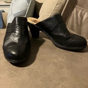 Sofft Black Leather Heeled Mule Clogs